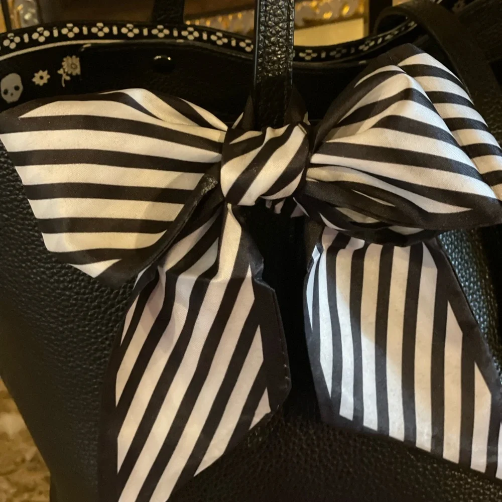 COACH Skull Bandana Print Market Leather Tote W/UNBRANDED Striped Scarf Accent - Picture 6 of 17